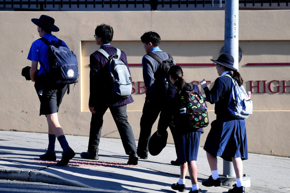 School students will benefit from simplification when they return to face-to-face classes. 