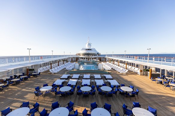 A different deck chair every day shouldn’t be a problem.