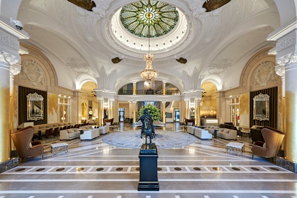 Hotel de Paris... the magnificent lobby.