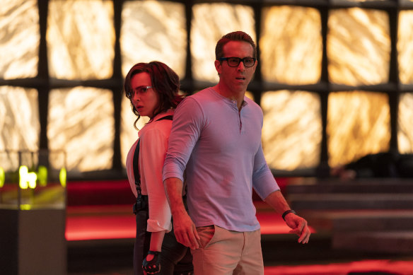 Jodie Comer, left, and Ryan Reynolds in Free Guy.