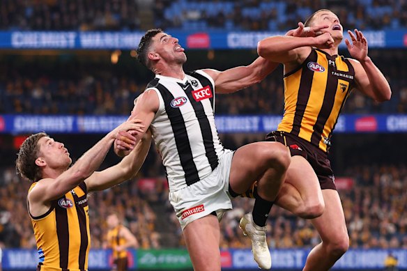 Jack Ginnivan of the Hawks spoils Scott Pendlebury of the Magpies.