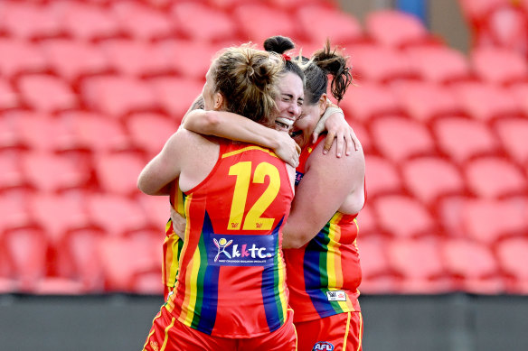 Cheyenne Hammond celebrates with teammates. 