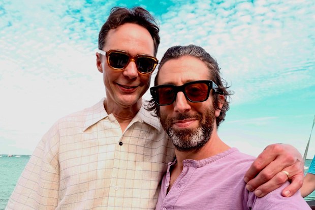 Big Bang Theory stars Jim Parsons and Simon Helberg reunited for a photo that sent fans wild.