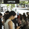 Victorian government to review Optus contracts after outage