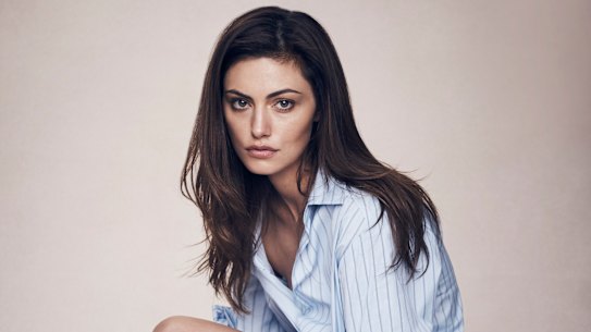 Phoebe Tonkin: "I’m an ’80s girl. I love that late ’80s/early ’90s New York kind of vibe: big earrings, shoulder pads, big hair and denim."