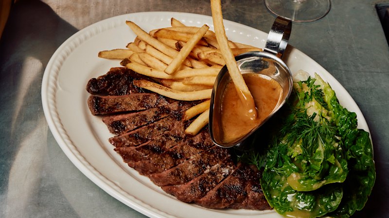 Melbourne's steak frites scene thrives with 1,600 portions served weekly (australia) — SMH