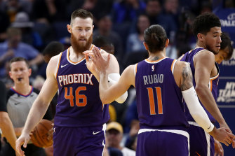 Australia S Aron Baynes Heats Up Phoenix Suns