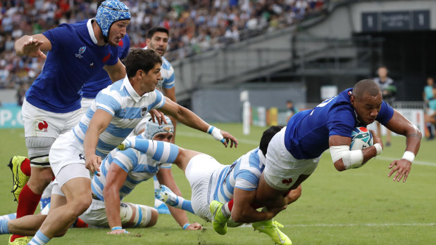 Heartbreak for Pumas: France's Gael Fickou dives across the line at Tokyo Stadium.