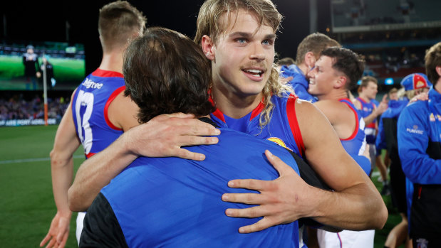 Luke Beveridge and Bailey Smith embrace after the preliminary final.
