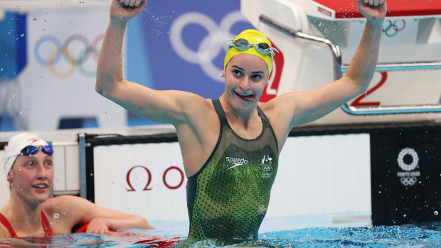 Kaylee McKeown celebrates after winning gold in the 200m backstroke final. 
