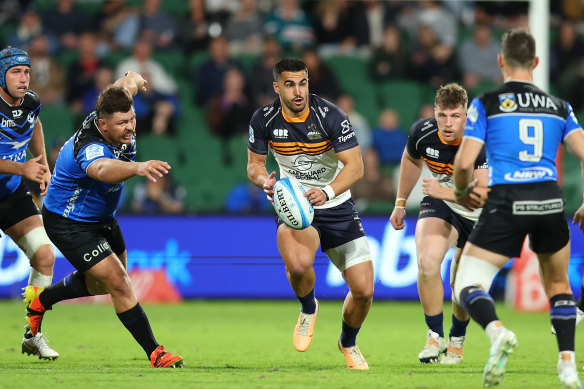 Tom Wright on the attack for the Brumbies against the Force.