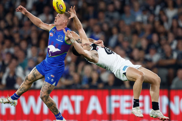 Cameron Zurhaar of the Kangaroos and Matthew Kennedy of the Blues.