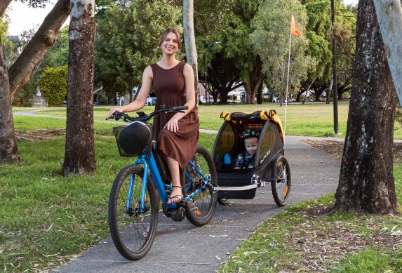 Sophie Haring with her son Johnathan, 5, lives without a car.