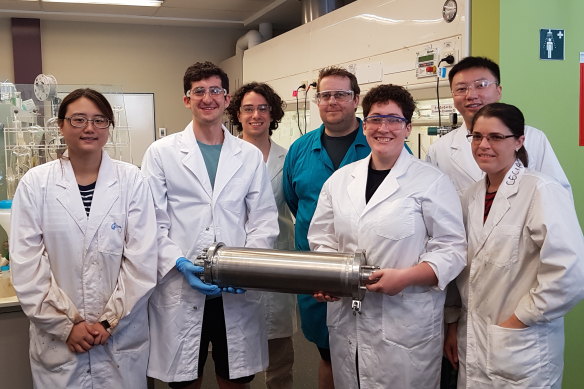 The University of Sydney’s Professor Deanna D’Alessandro (far right) with the Sydney Sustainable Carbon student team, holding a DAC module.