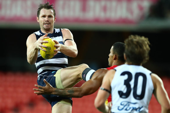 Patrick Dangerfield takes at mark.