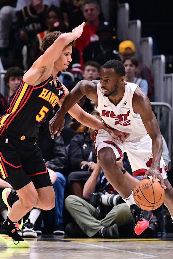 The tenacious Daniels (left) is among the NBA’s elite defenders.