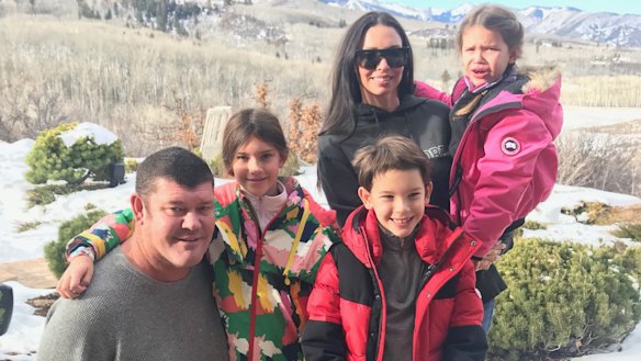 "Best Christmas ever", James Packer with his children Indigo, Jackson and Emmanuelle, along with their mother and his ex-wife Erica at their home in Aspen for Christmas 2017.