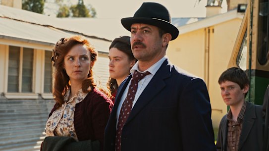 Faye Marsay as Annie and Warren Brown as Terry in the Stan series Ten Pound Poms.