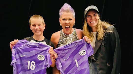 Lydia Williams presents Pink and her daughter Willow with the first retail versions of the Matildas’ goalkeeping kit which will go on sale on Tuesday.