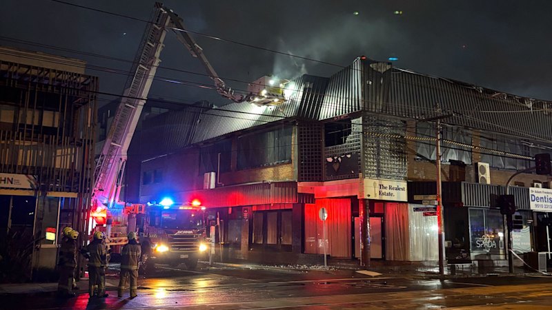 Suspicious blaze rips through notorious Prahran nightclub