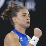 Jasmine Paolini wins the first set against Belinda Bencic.