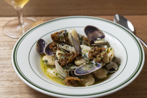 Pipis with jamon, butter beans and rye croutons.