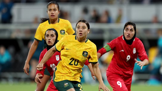 PERTH, AUSTRALIA - OCTOBER 26:  Mary Fowler and  Samantha Kerr of the Matildas prepare for a corner kick  during the AFC Women’s Asian Olympic Qualifier match between Australia Matildas and IR Iran at HBF Park on October 26, 2023 in Perth, Australia. (Photo by Will Russell/Getty Images)