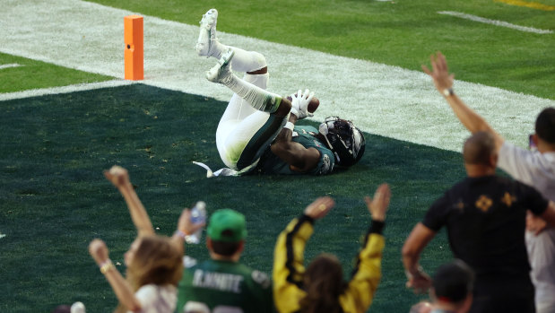 AJ Brown makes the touchdown grab after Jalen Hurts’ 45-yard pass.