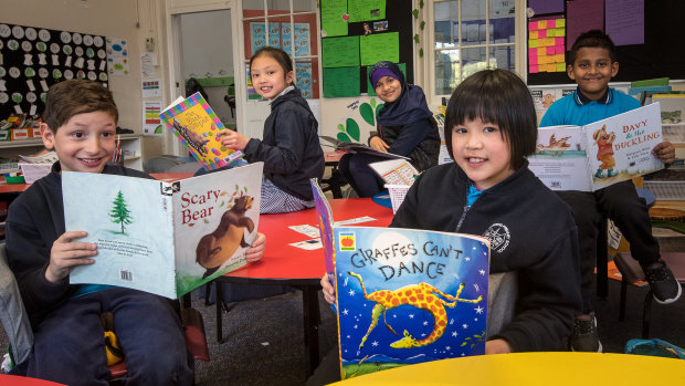 Carlton Gardens Primary offers extra reading programs for children learning English as their second language. 