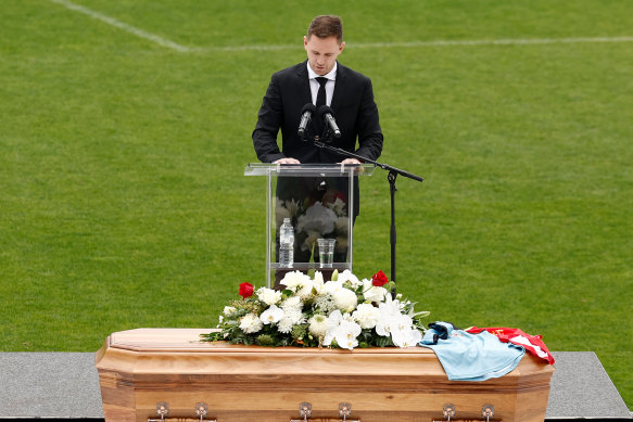 Joel Selwood delivers his eulogy for brother, Troy.