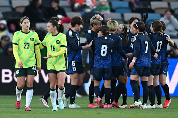 Japón celebra un gol mientras Kyra Cooney-Cross y Hayley Raso escapan en la Copa SheBelieves 2025.