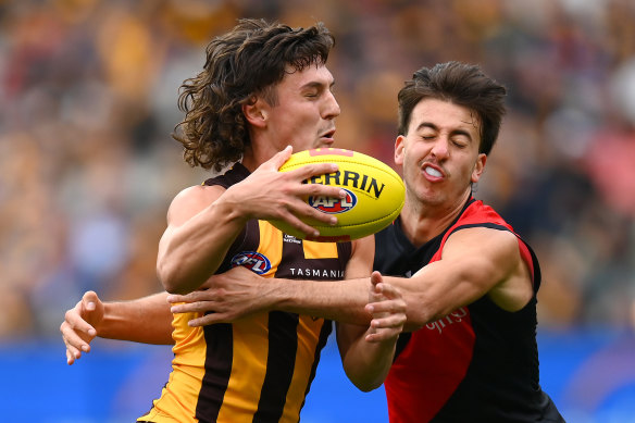 Connor Macdonald has signed a new deal that ties him to Hawthorn until the end of 2025.