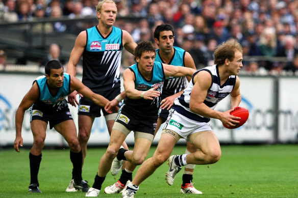 Gary Ablett runs away from Danyle Pearce, Chad Cornes, Travis Boak and Domenic Cassisi.