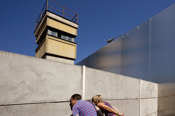 A muralha e uma das muitas torres de vigia.