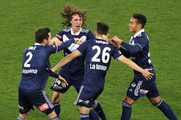 Melbourne Victory’s Lleyton Brooks (centre) scores late in a thrilling finish.
