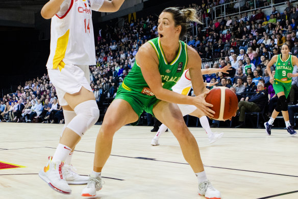 Jenna O'Hea in action for the Opals. 