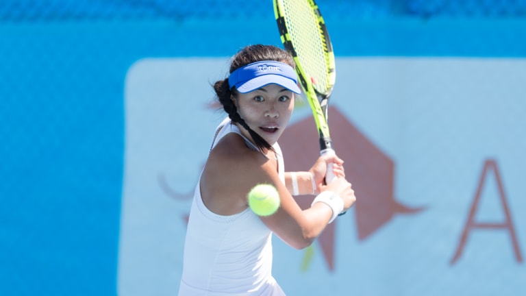 Lizette Cabrera knocked out the second seed to advance to the second round of the Canberra International.