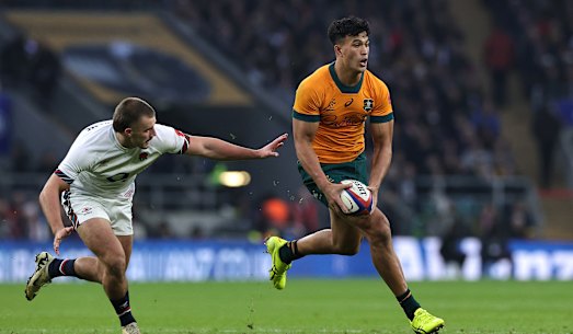 Joseph-Aukuso Suaalii takes on England at Twickenham.