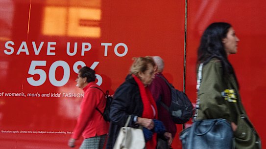 Real wages are continuing to fall with new data showing a 1.2 percentage point gap between inflation and wage growth.