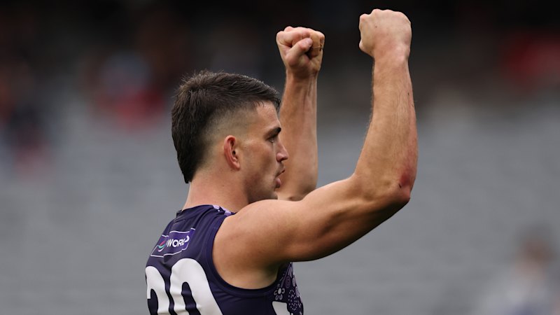 Patrick Voss kicks five goals as Dockers thrash Bombers by 43 points