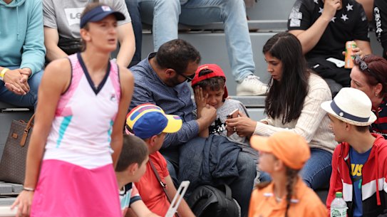 Parents comfort their child at Roland Garros after an outburst from Irina-Camelia Begu.