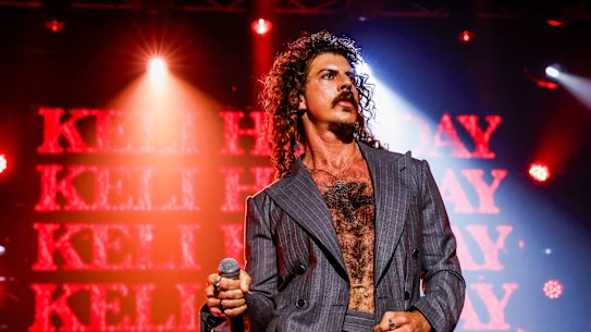 11월 시드니에서 열린 2025 ARIA 어워드에서 공연하는 Keli Holiday.