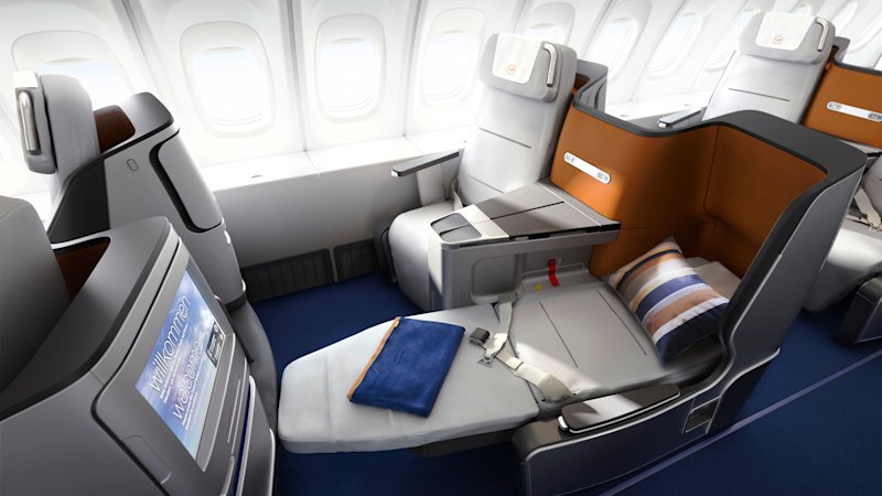 Passengers describe cramped, dated conditions on remaining Boeing 747 business class