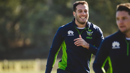 Raiders re-sign winger Michael Oldfield