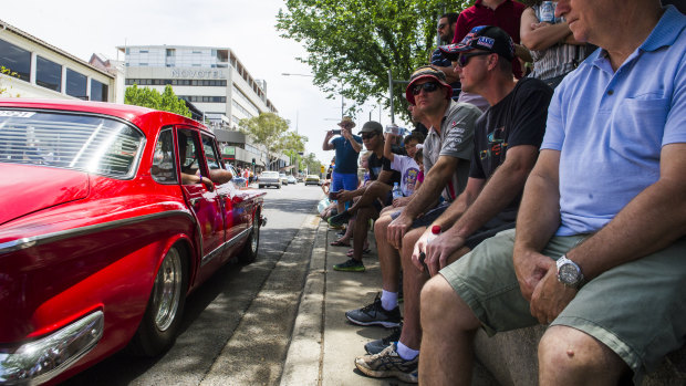 Plume of tyre smoke flags official start of Summernats