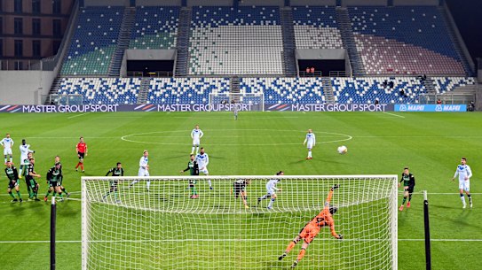 The Serie A match between Sassuolo and Brescia, played in an empty stadium .
