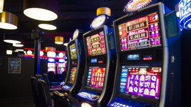 AFL clubs have been given new 20 year licences to operate pokies machines. 