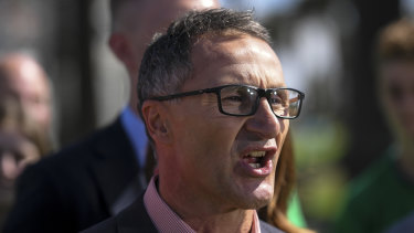 Australian Greens leader Richard Di Natale says the Morrison government should offer a safe haven to 19,000 Hong Kong residents in Australia. 