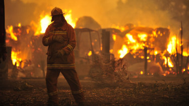 Bushfire rages out of control from the Bunyip State Park towards the townships of Labortouche and Tonimbuk.