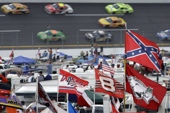 Nascar Driver Bubba Wallace Has Noose Found In Garage